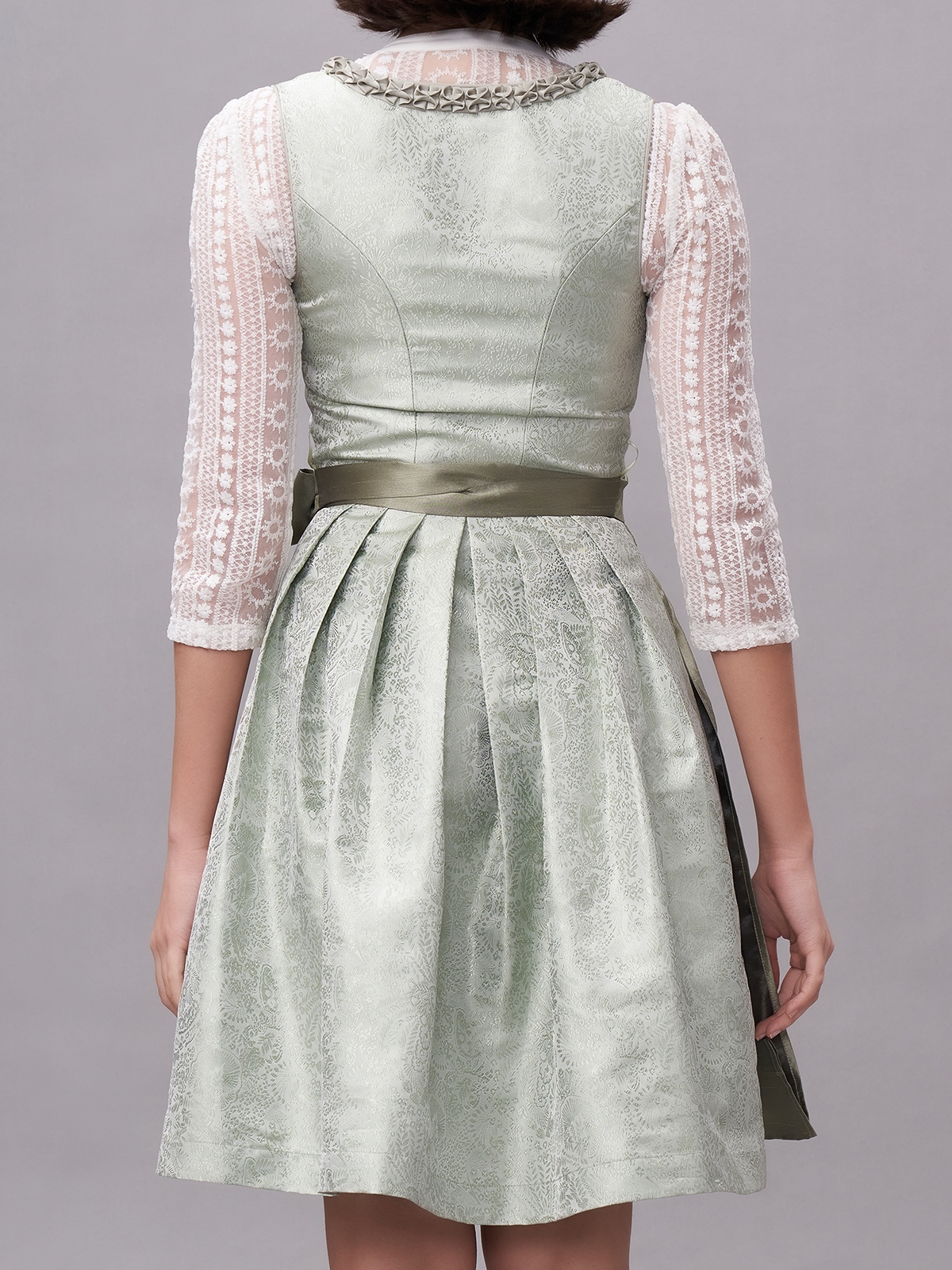 Dirndl Tannengrün – Eleganz in Grün