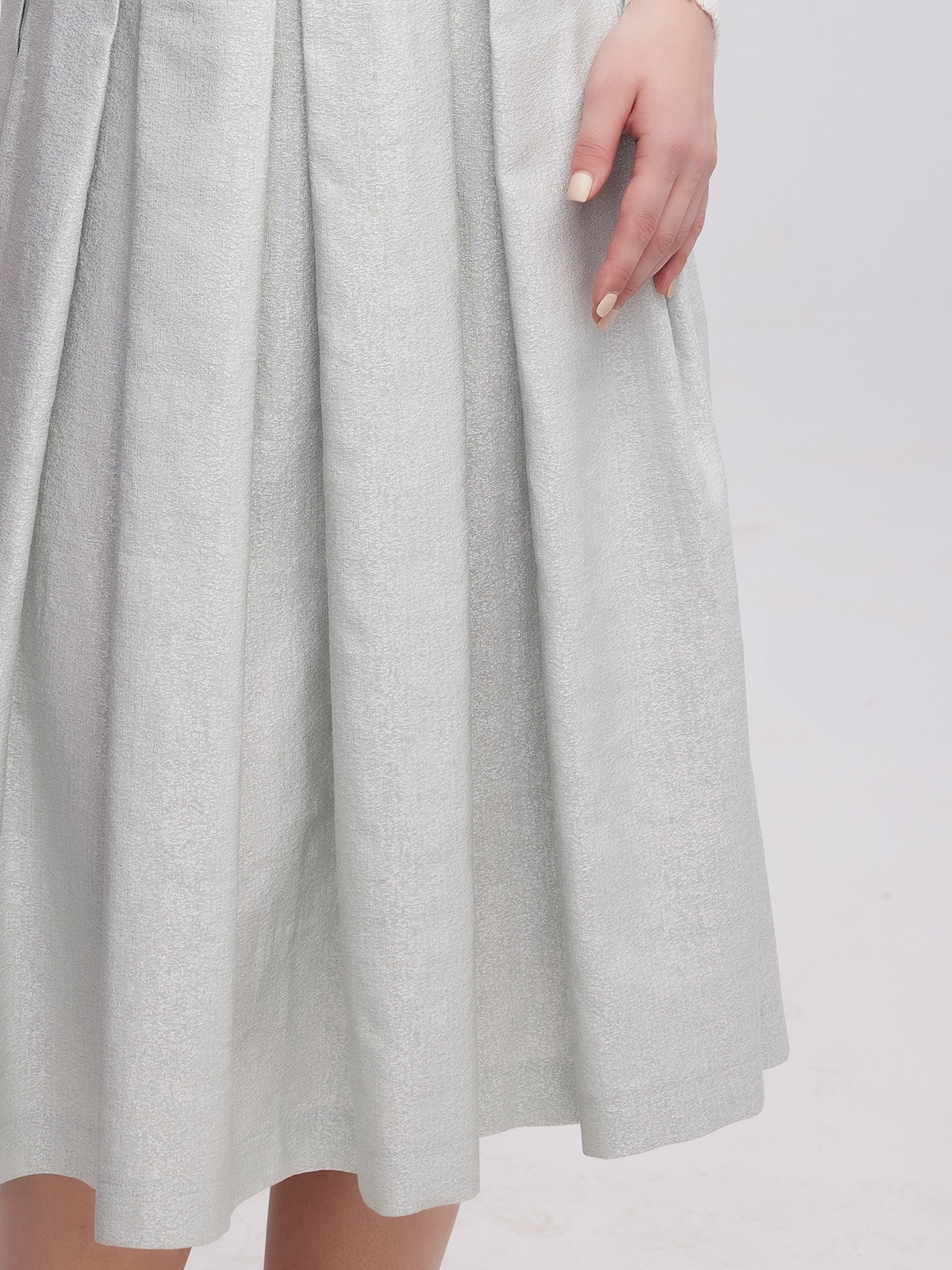 Modernes grün samt Dirndl mit urbanem Chic