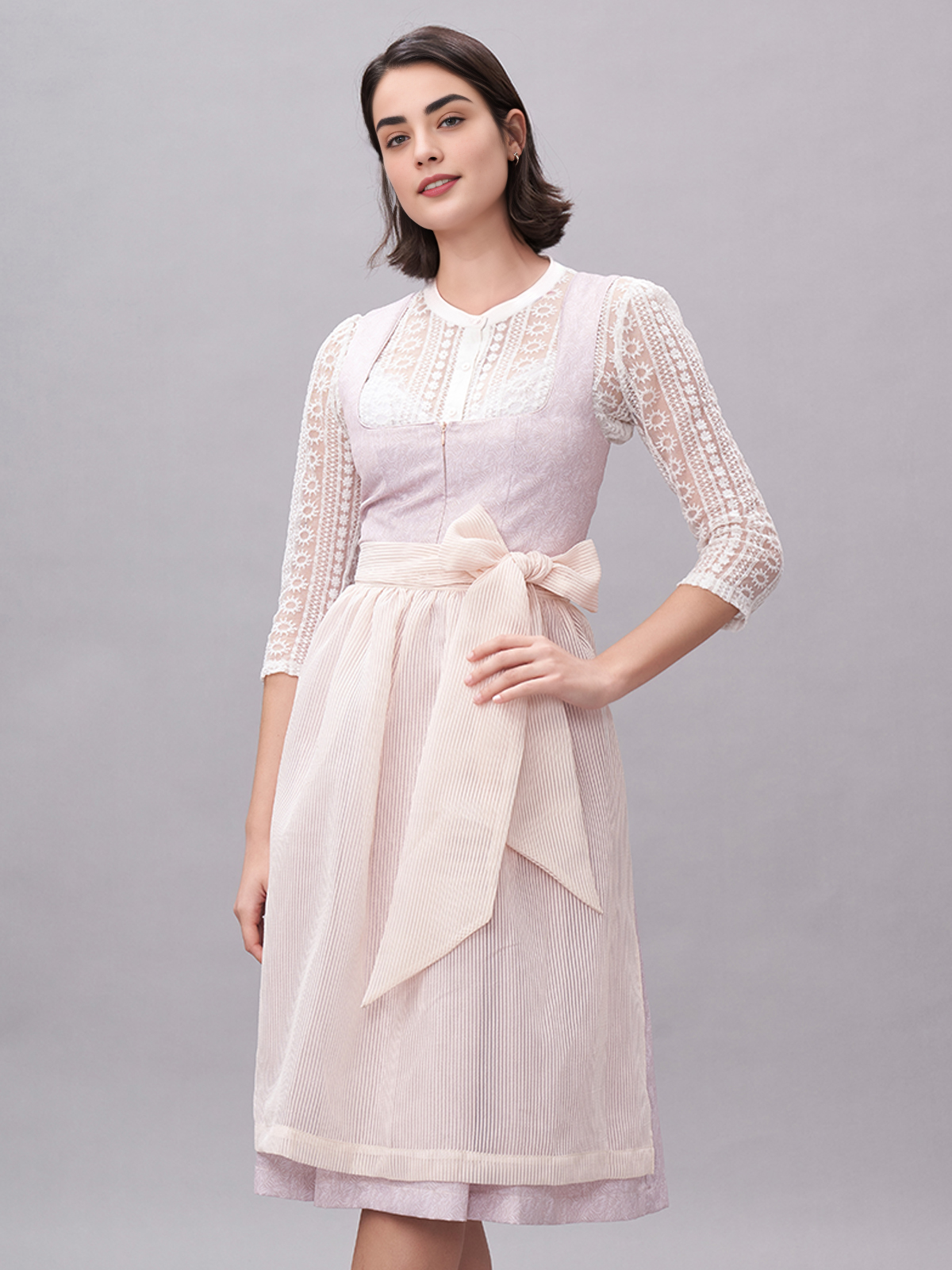 Elegantes rosa Dirndl mit passender Schürze