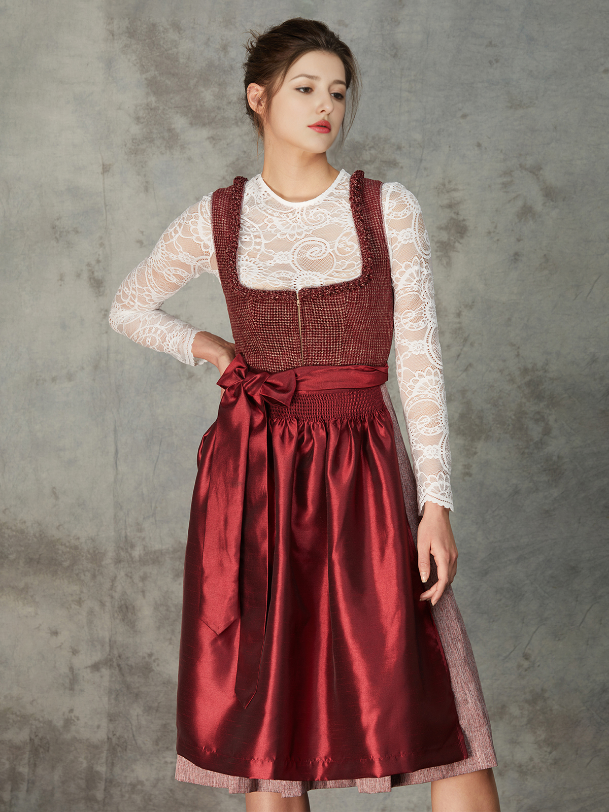 Lange Dirndlbluse in Rot