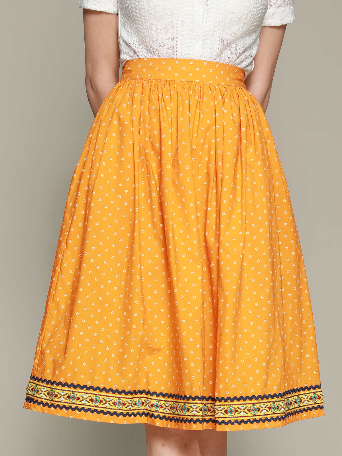Dirndl Grün in verschiedenen Nuancen
