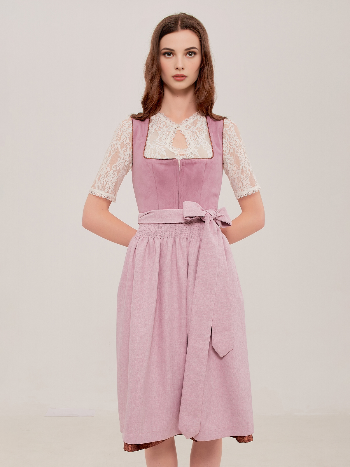 Dirndl in Hellblau Samt