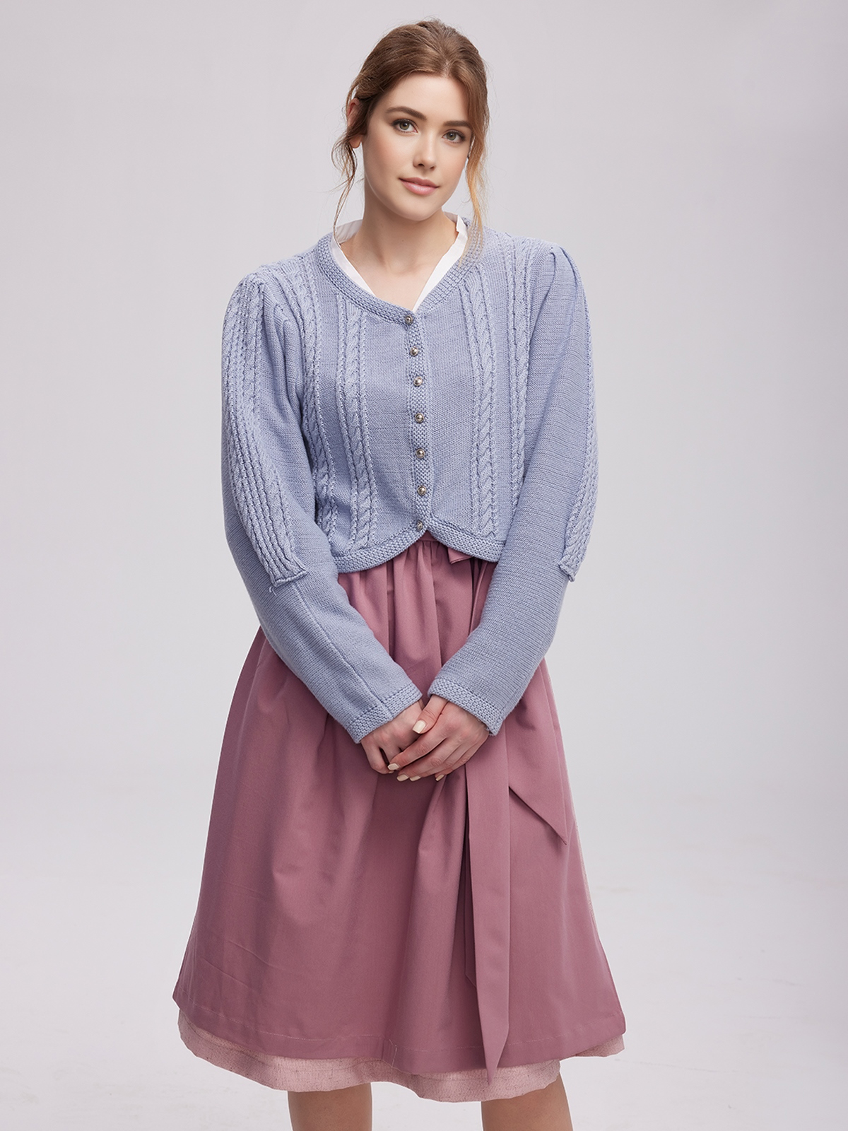 Dirndl in Blau mit modernem Schnitt