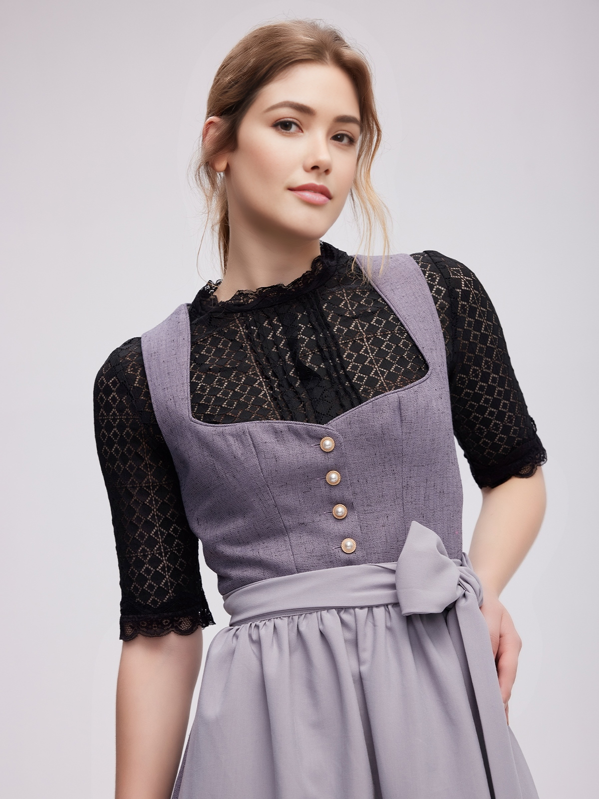 Elegantes graues Dirndl mit floralen Details