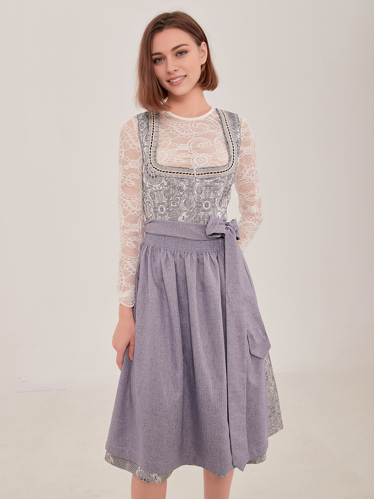 Samtdirndl Grün in eleganter Ausführung
