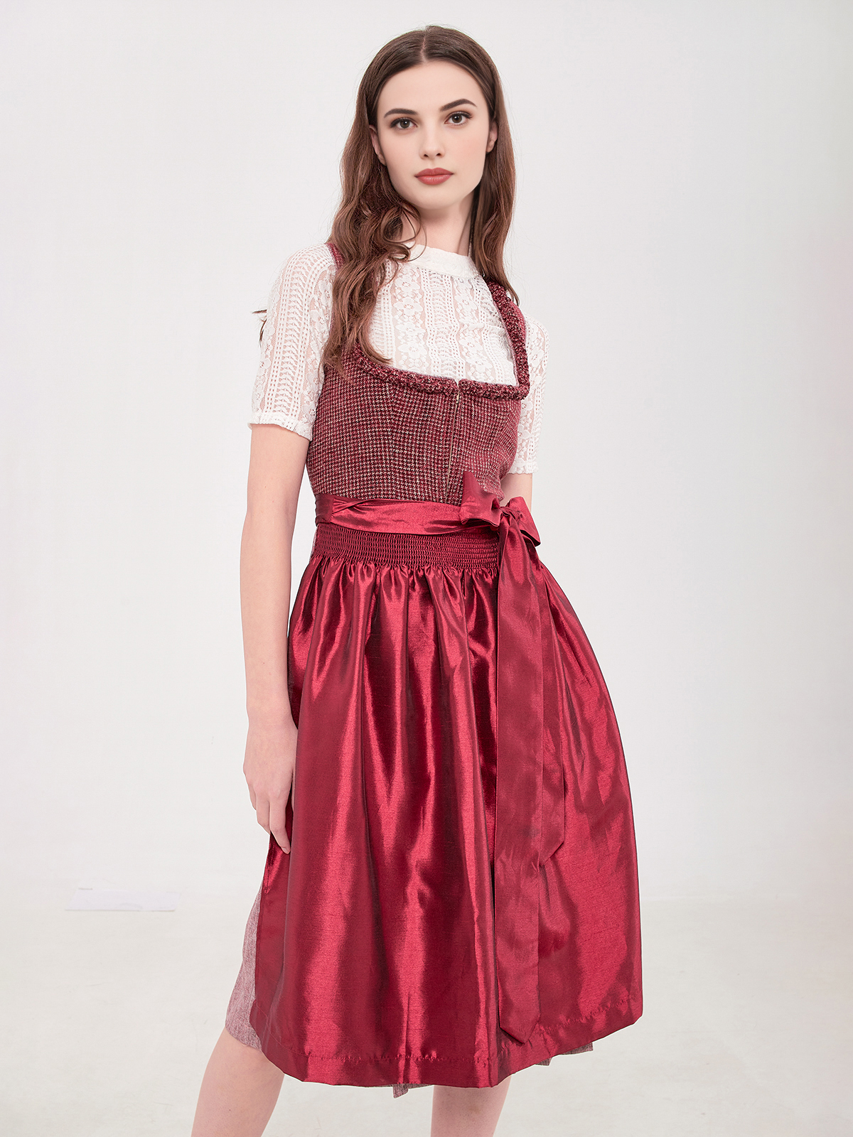 Elegantes rotes Ehreer Dirndl