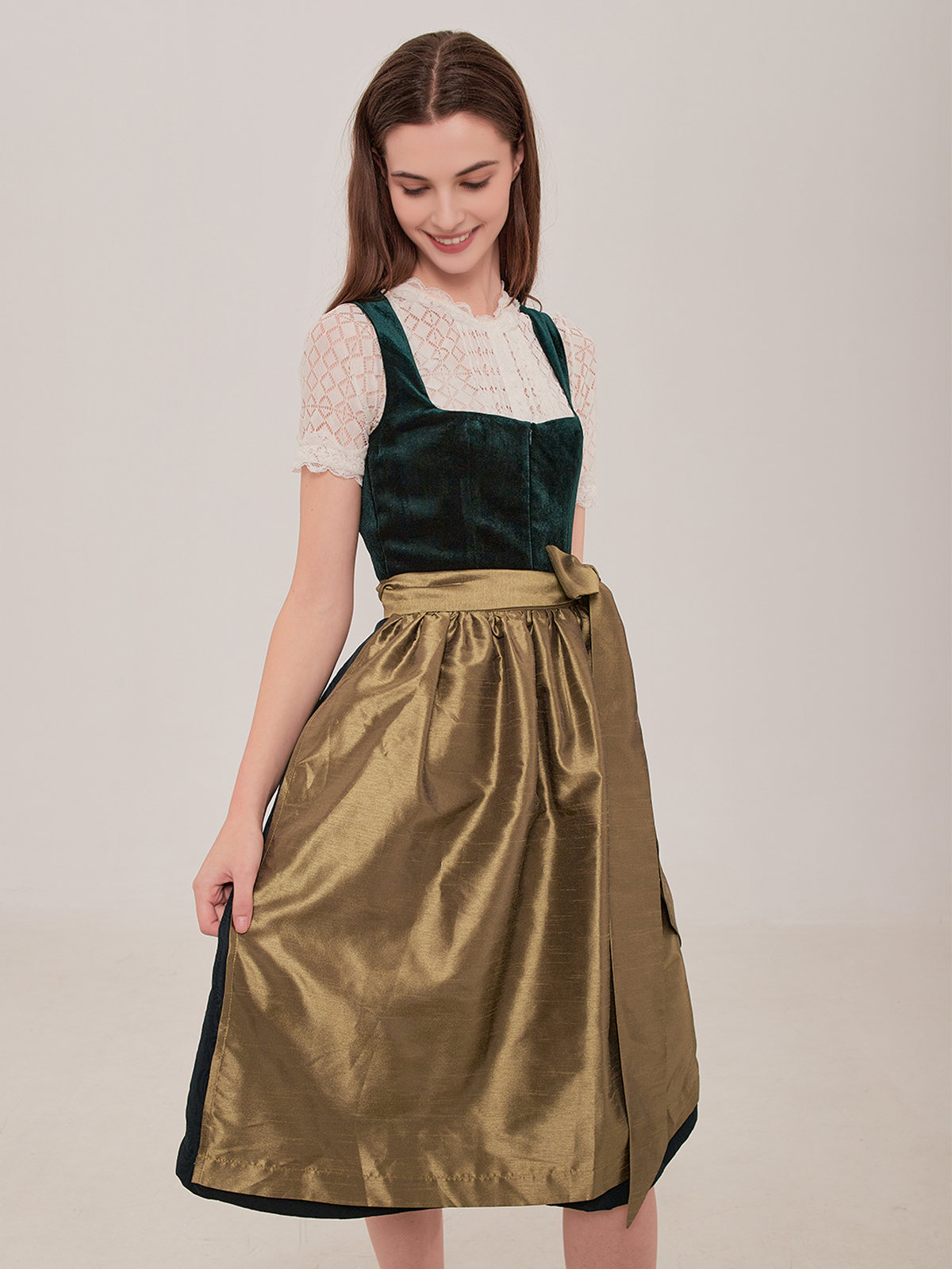 Dirndl 98 in Grün mit floralen Details