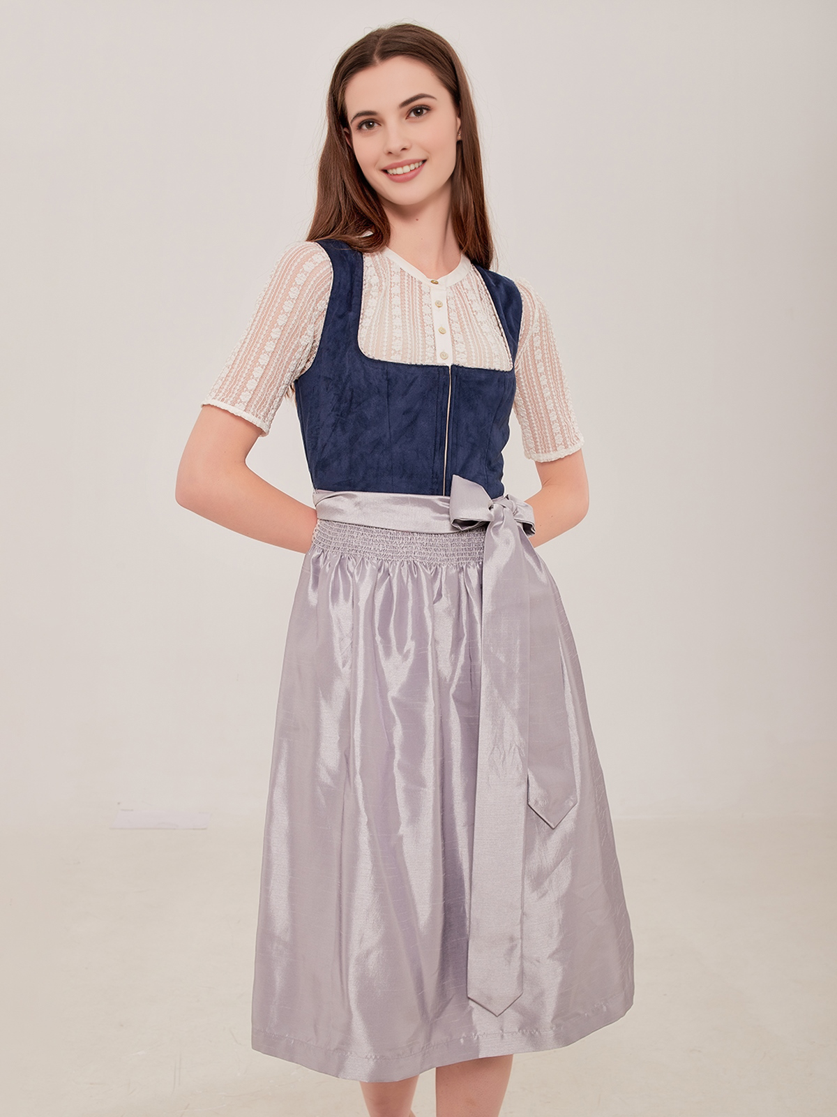 Dirndl in rosa-beiger Eleganz