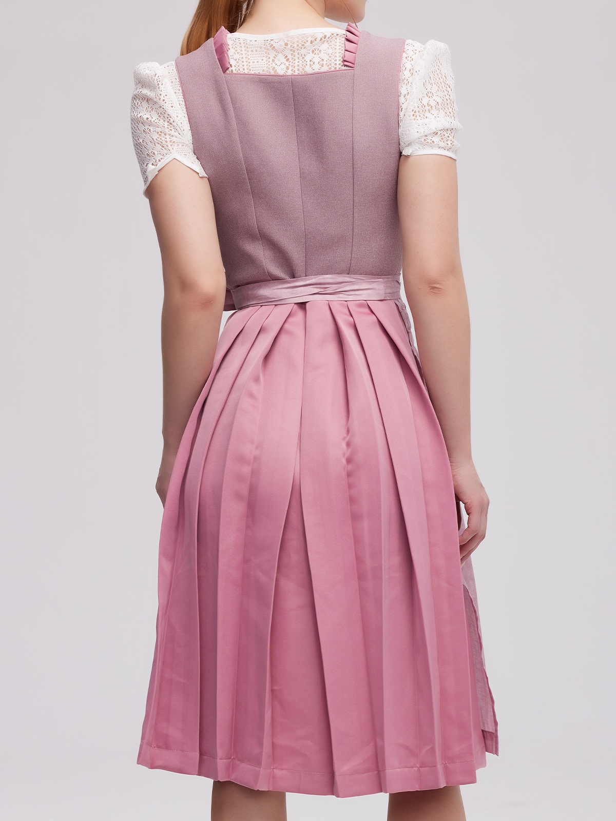 Dirndl Flieder in eleganter Ausführung
