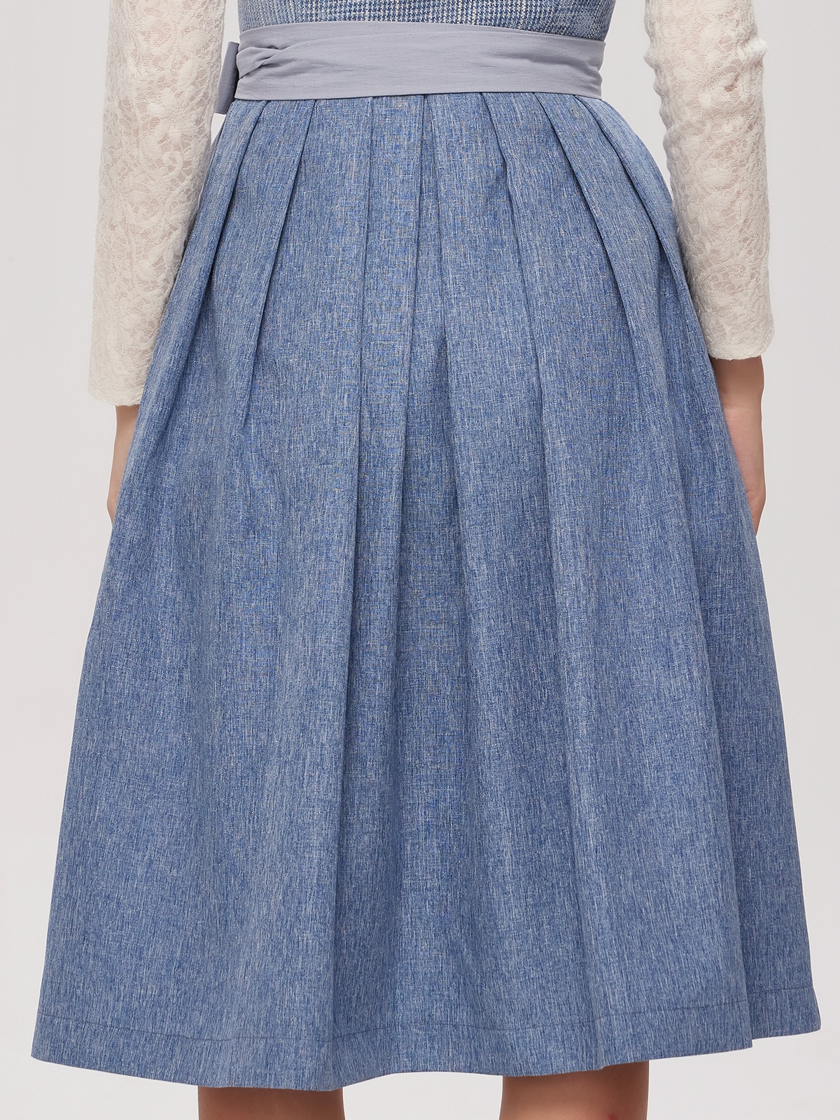 Gelbes Dirndl mit blauen Akzenten