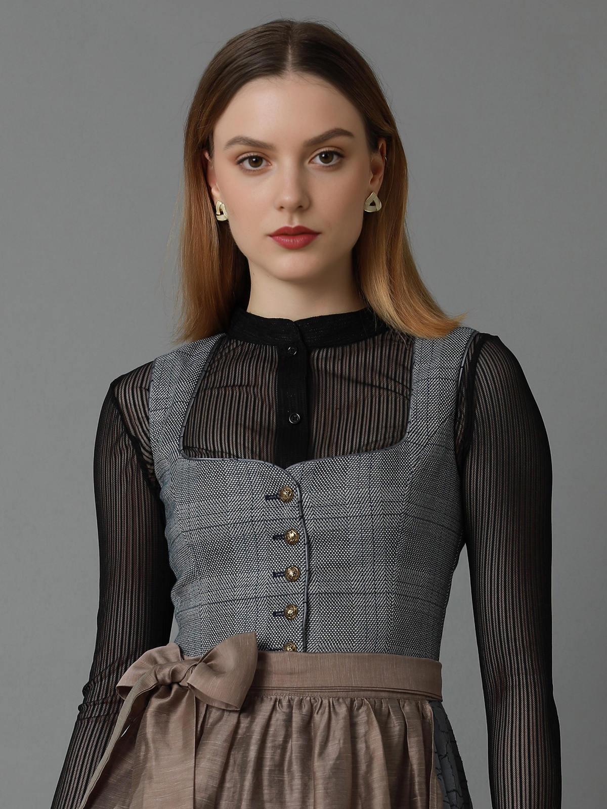 Midi Dirndl in Grau – stilvolle Eleganz für jeden Anlass