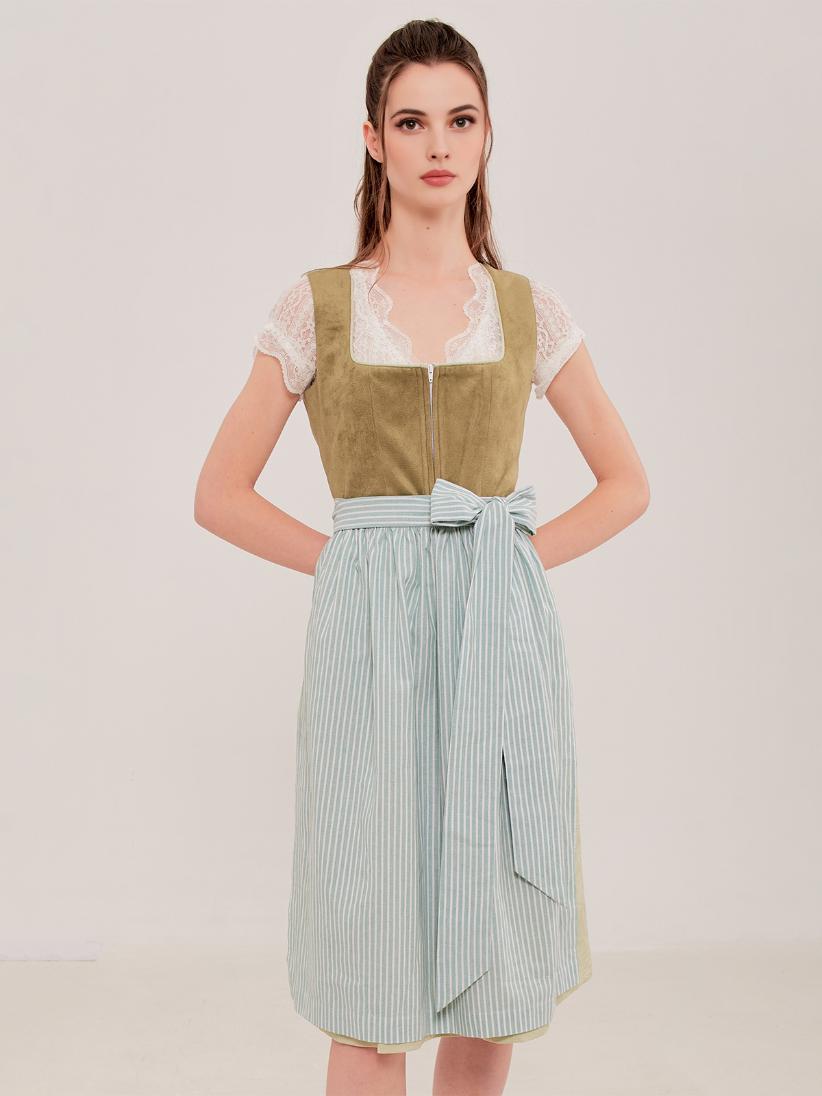 Modernes Dirndl in Grün