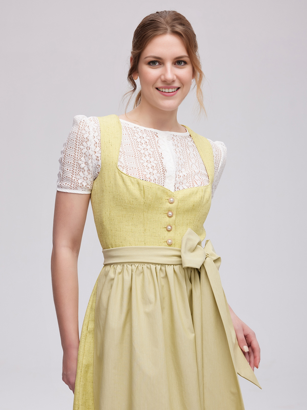 Modernes Dirndl in Gelb