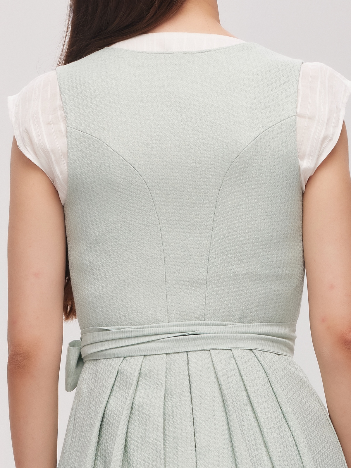 Dirndl in Grün – ein frischer Look für moderne Frauen