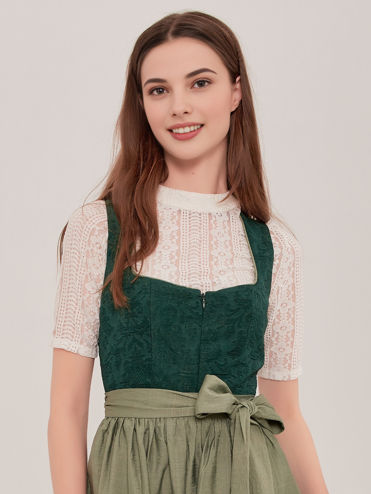 Dirndl mit großem Ausschnitt in Grün