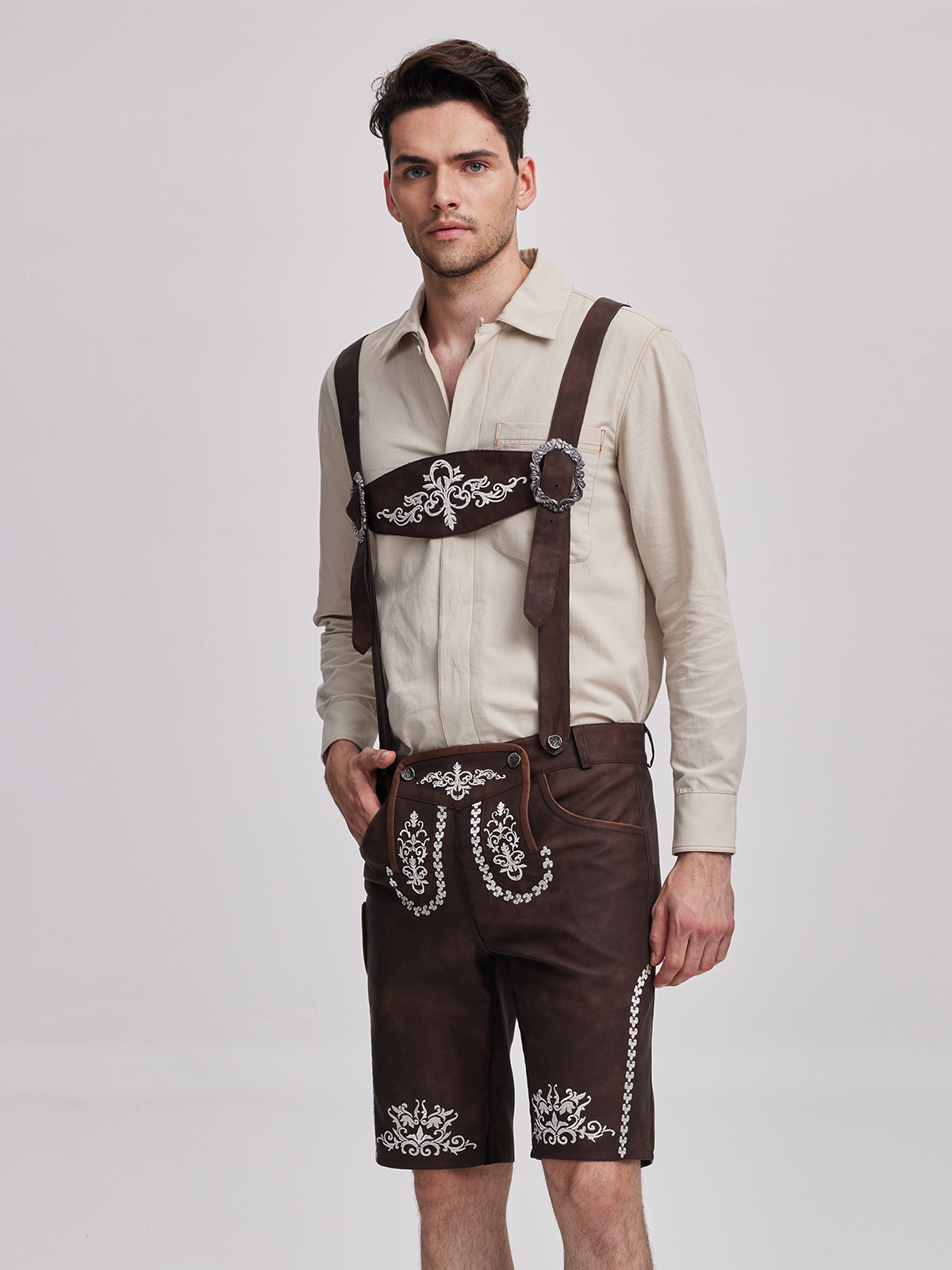 Dirndl in Braun mit traditioneller Stickerei